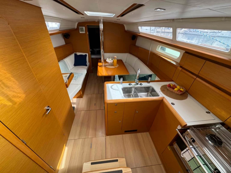 Jeanneau Sun Odyssey 389 de alquiler a Sukošan