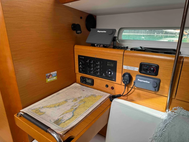 Jeanneau Sun Odyssey 389 de alquiler a Sukošan