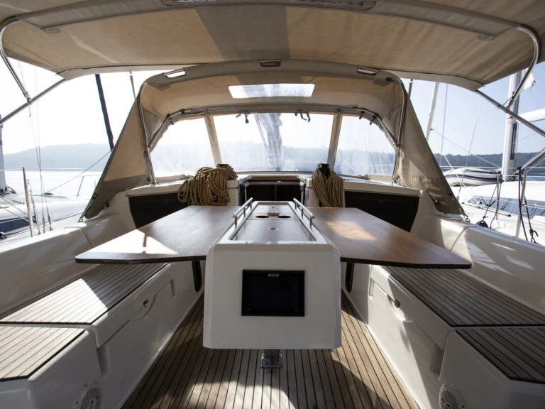 Alquiler de embarcaciones Dufour Dufour 430 Grand Large enSplit en Samboat