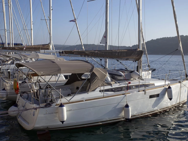 Alquiler de Jeanneau Sun Odyssey 349 en Pula