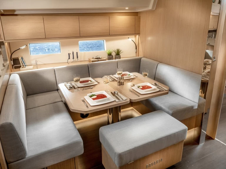 Alquiler de embarcaciones Bavaria Cruiser 50 enPula en Samboat