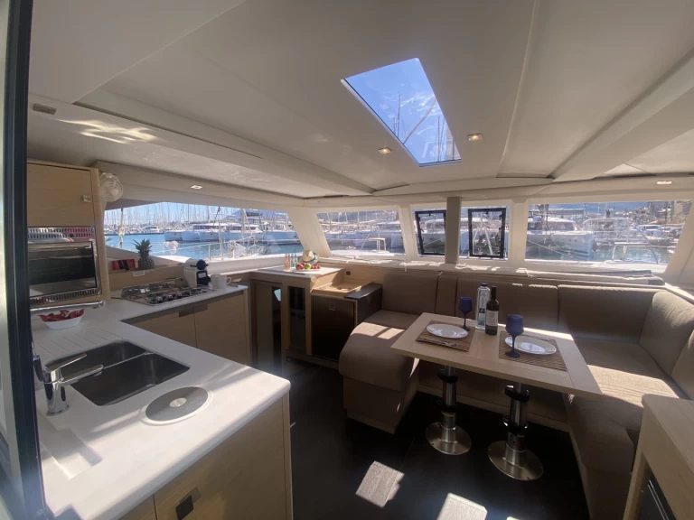 Alquiler de Fountaine Pajot Isla 40 en Lefkáda