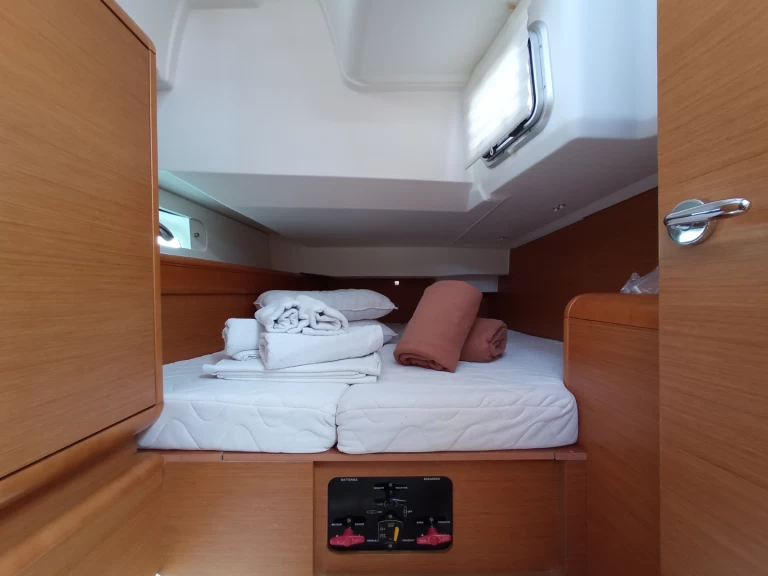 Alquiler Velero Jeanneau con o sin  título de navegación