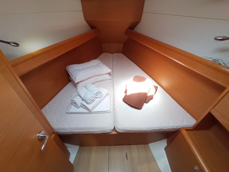 Alquiler de Jeanneau Sun Odyssey 379 en Lefkáda