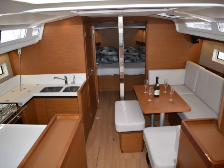 Alquiler de embarcaciones Jeanneau Sun Odyssey 440 enSukošan en Samboat