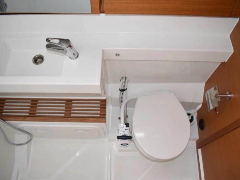 Alquiler Velero Jeanneau con o sin  título de navegación