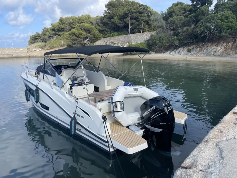 Alquiler de embarcaciones Quicksilver Activ 875 Sundeck enSaint-Laurent-du-Var en Samboat