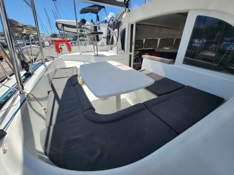 Alquiler Catamarán Bénéteau con o sin  título de navegación