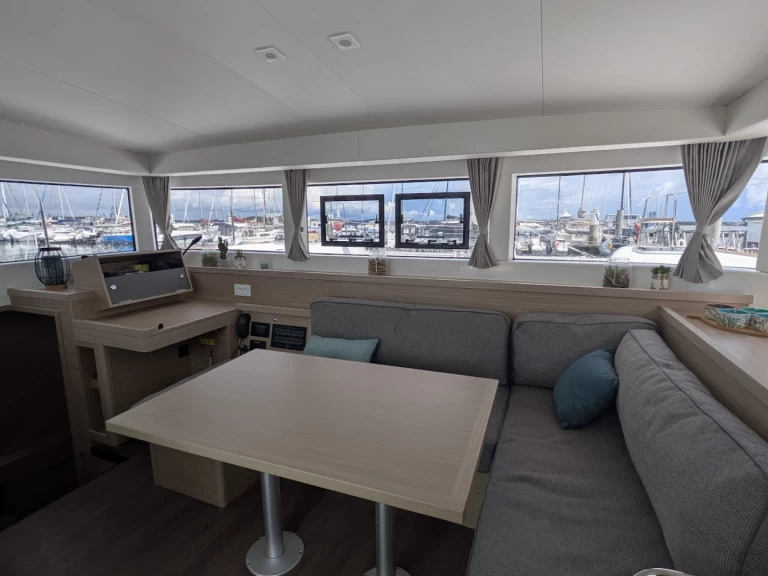 Alquiler Catamarán Lagoon con o sin  título de navegación