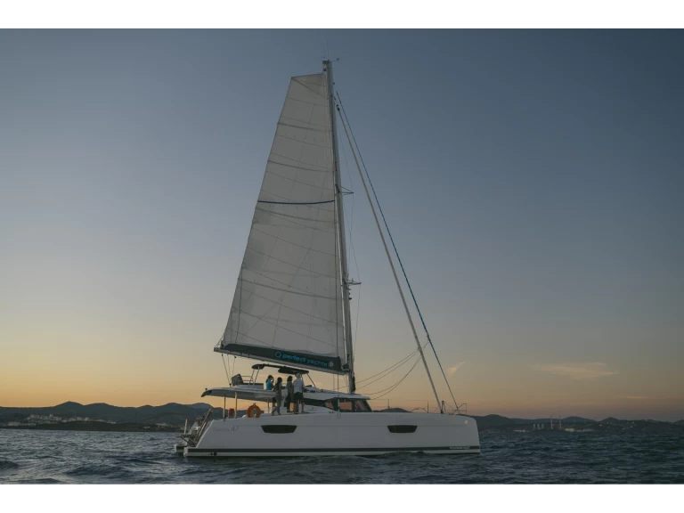 Alquiler de embarcaciones Fountaine Pajot Fountaine Pajot 47 SAONA LUX (GEN,AC,WATERMAKER) enLávrio en Samboat