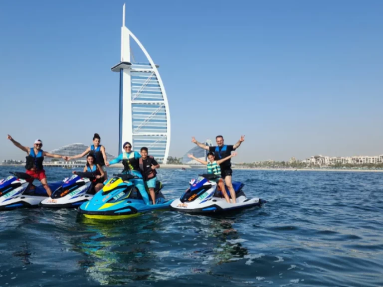 Kawasaki 15F de alquiler a Dubai Marina