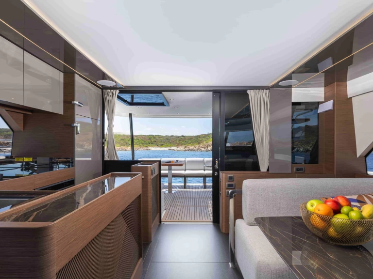 Alquiler de Lancha, con o sin patrón Prestige Cugnana Verde