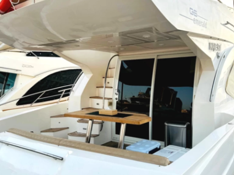 Alquiler de Gulf Craft - Majesty Yachts Majesty 44 en Dubai Marina