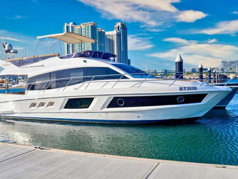Alquiler de barcos Dubai Marina barato de majesty 48ft