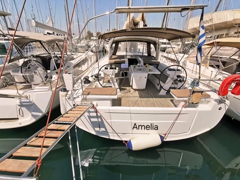 Alquiler de Bénéteau Oceanis 51.1 en Álimos