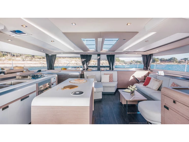 Alquiler de Fountaine Pajot Aura 51 en Perigiali