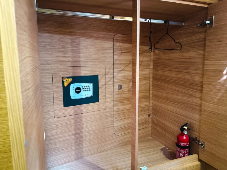 Velero para alquilar Salerno al mejor precio