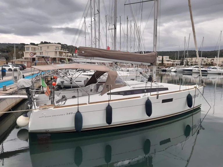Alquiler de Jeanneau Sun Odyssey 349 en Salivoli