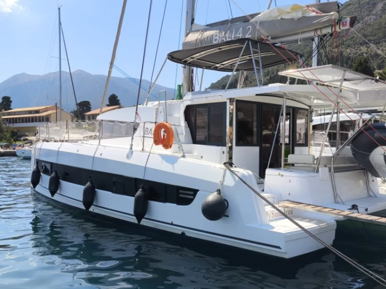 Alquiler Catamarán Bali con o sin  título de navegación