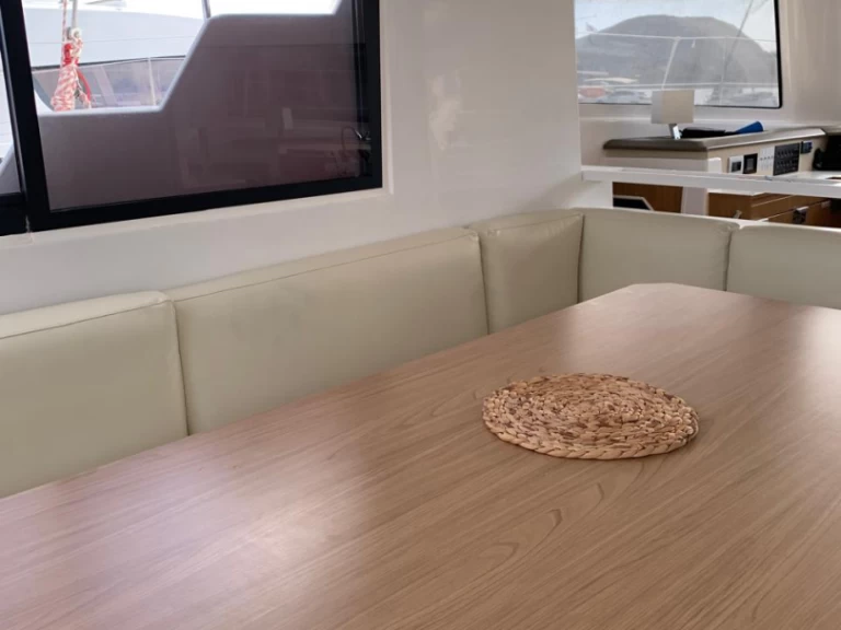 Catamarán para alquilar Perigiali al mejor precio