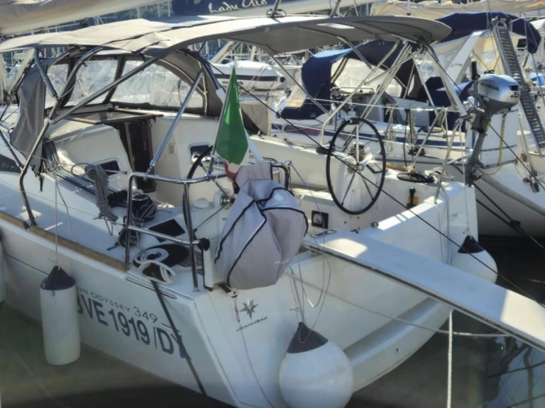 Alquiler de Velero, con o sin patrón Jeanneau Salivoli