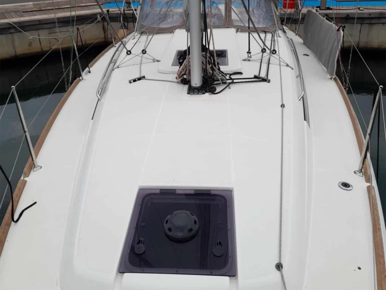 Jeanneau Sun Odyssey 349 de alquiler a Salivoli