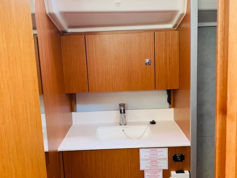 Alquiler de embarcaciones Bavaria Bavaria C42 enPunta Ala en Samboat