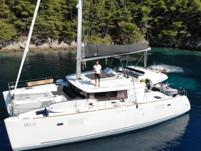 Catamarán para alquilar Kaštela al mejor precio
