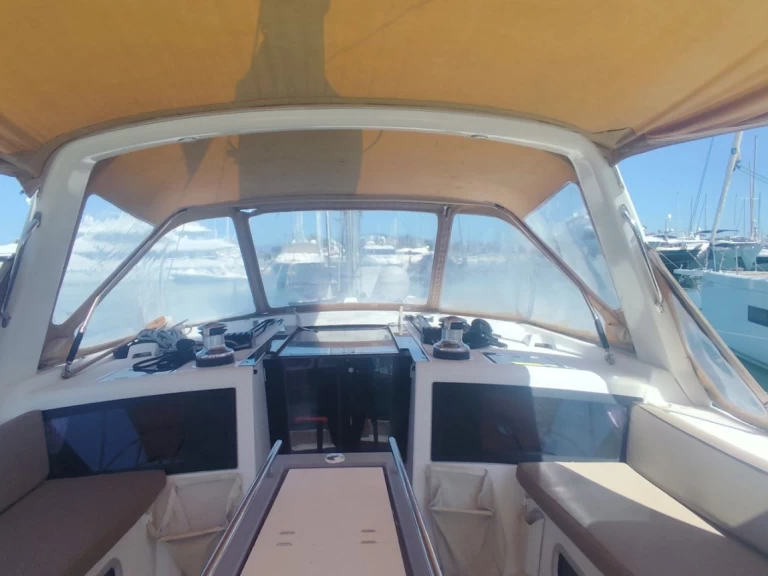 Bénéteau Oceanis 48 de alquiler a Gouviá