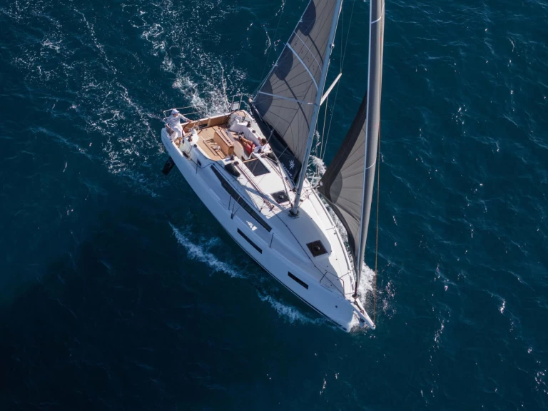 Jeanneau Sun Odyssey 350 de alquiler a Castiglioncello