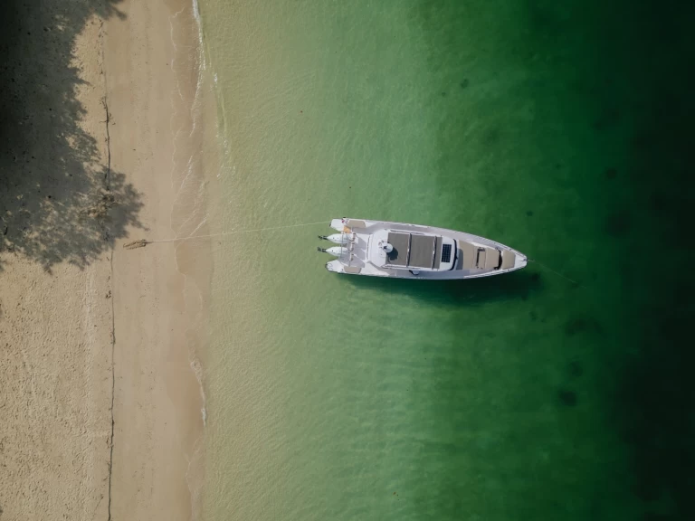 Alquiler Lancha en Phuket (City) - Axopar 37 T-Top