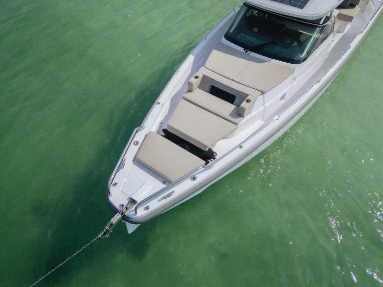 Alquiler de embarcaciones Axopar 37 T-Top enPhuket (City) en Samboat