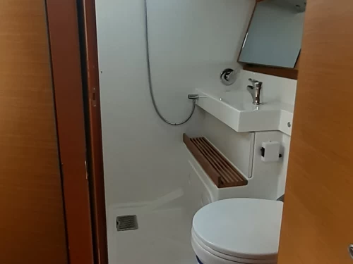 Alquiler Velero Jeanneau con o sin  título de navegación