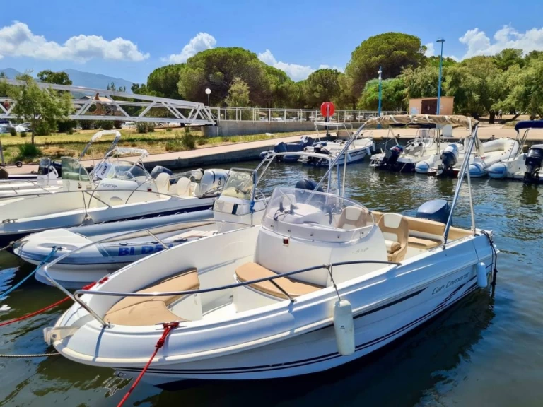 Alquiler Saint-Florent - Jeanneau Cap Camarat 5.5 CC en SamBoat
