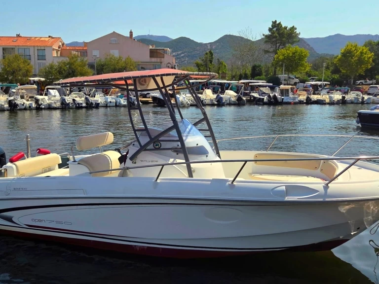 Bénéteau Flyer 750 Open de alquiler a Saint-Florent