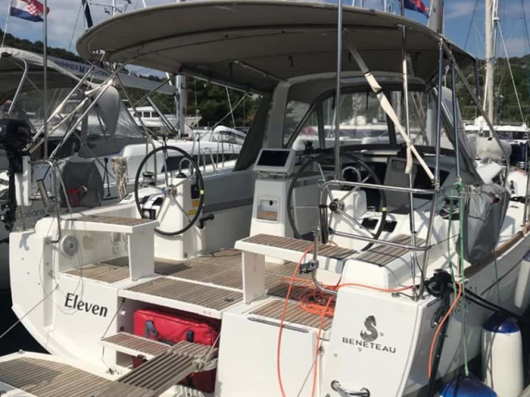 Alquiler de barcos Split barato de Oceanis 38.1