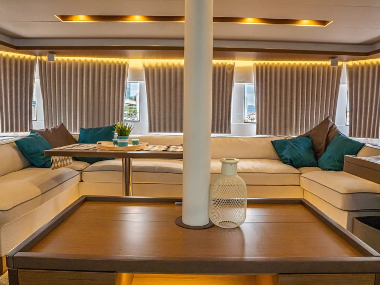 Catamarán para alquilar Kaštela al mejor precio