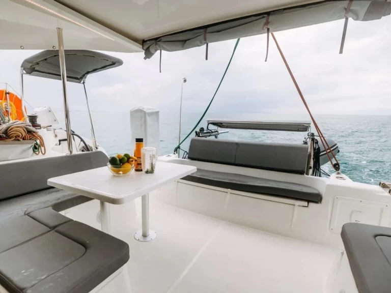 Alquiler de Catamarán, con o sin patrón Excess Nikiána