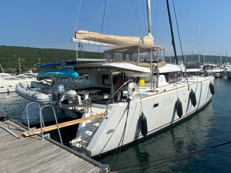 Alquiler de Lagoon Lagoon 450 Sport Top en Punat