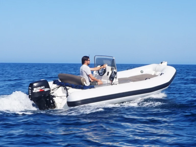 Alquiler de embarcaciones Zodiac Medline 500 enCalella de Palafrugell en Samboat