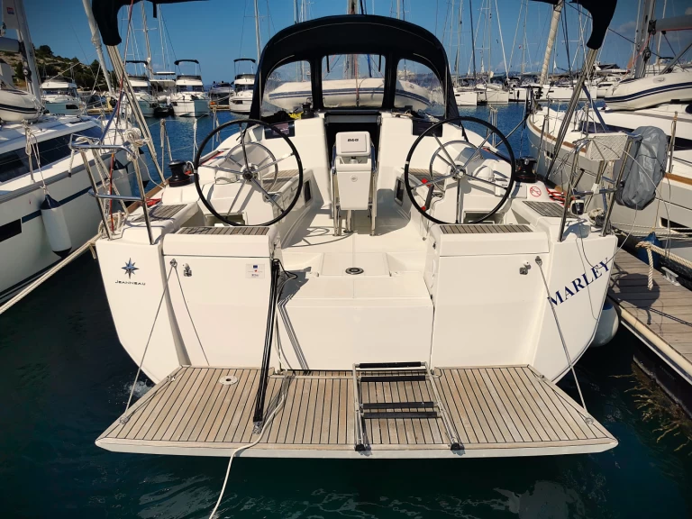 Jeanneau Sun Odyssey 419 de alquiler a Drage
