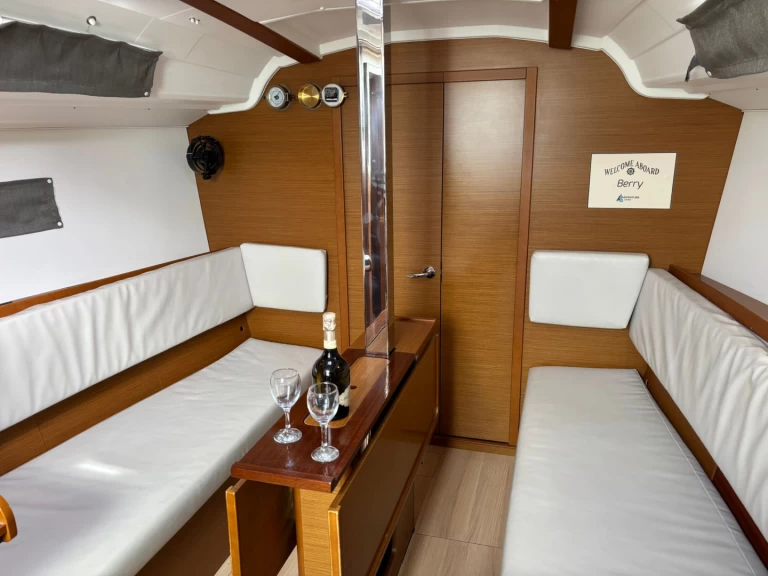 Alquiler Velero Jeanneau con o sin  título de navegación