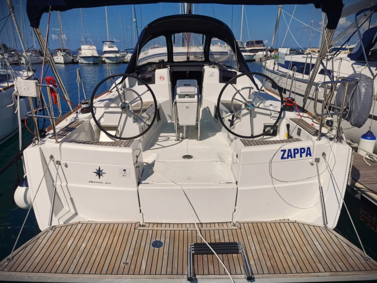 Alquiler Drage - Jeanneau Sun Odyssey 389 en SamBoat