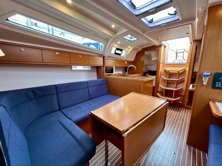 Bavaria Cruiser 37 de alquiler a Sukošan