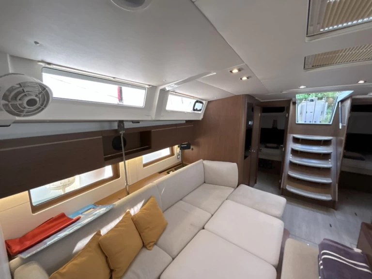 Velero para alquilar Split al mejor precio