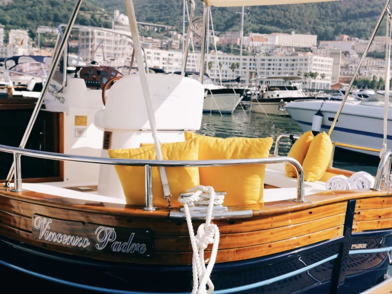 Alquiler de Fratelli Aprea Sorrento 7,50 open cruise en Salerno