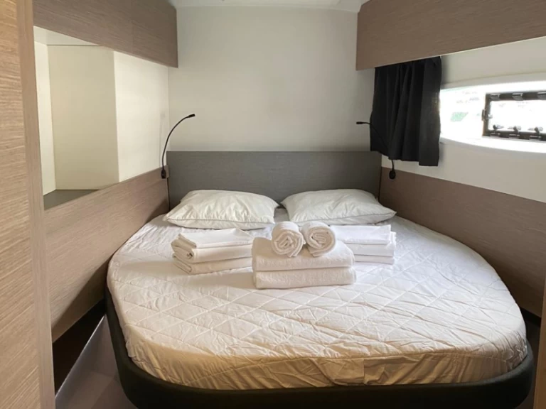 Alquiler de Catamarán, con o sin patrón Fountaine Pajot Níkiti