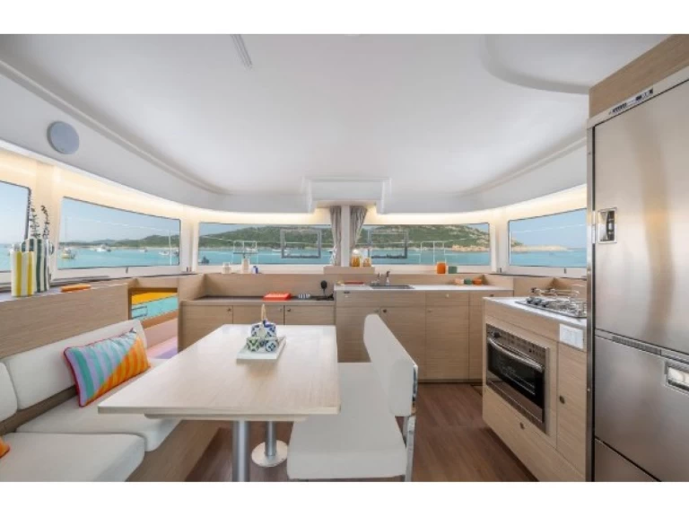 Alquiler de barcos Sukošan barato de Lagoon 38 OV