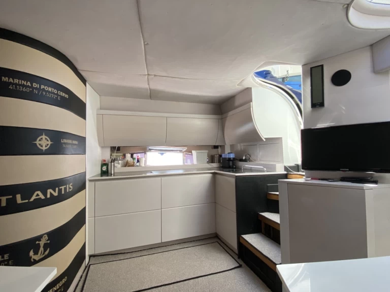 Alquiler Lancha Azimut con o sin  título de navegación