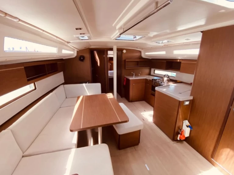 Alquiler de embarcaciones Bénéteau Oceanis 40.1 enLefkáda en Samboat